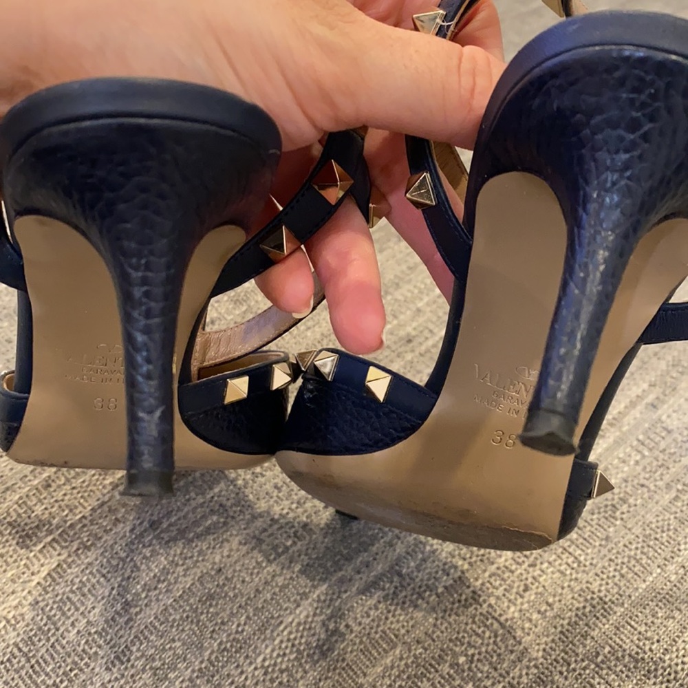 Valentino Garavani Navy Leather Rockstud T-Strap Pointed-Toe Heels - Picture 13 of 13
